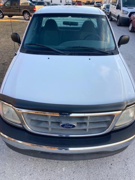 Ford F-150 XL 2WD 2003