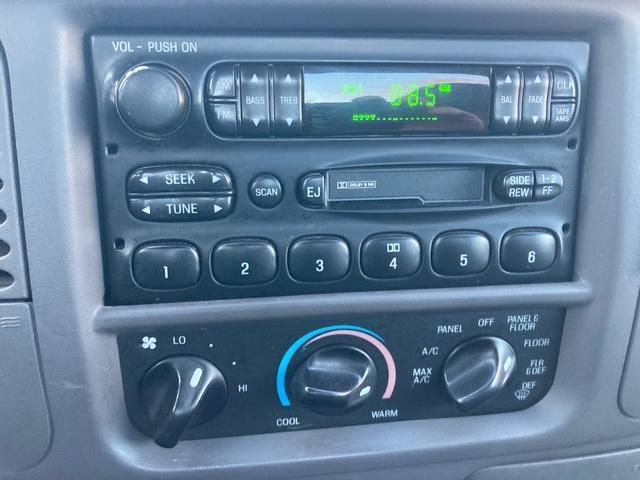 Ford F-150 XL 2WD 2003