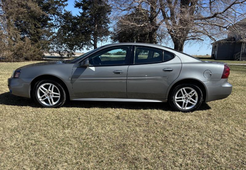 Pontiac Grand Prix Sedan 2007