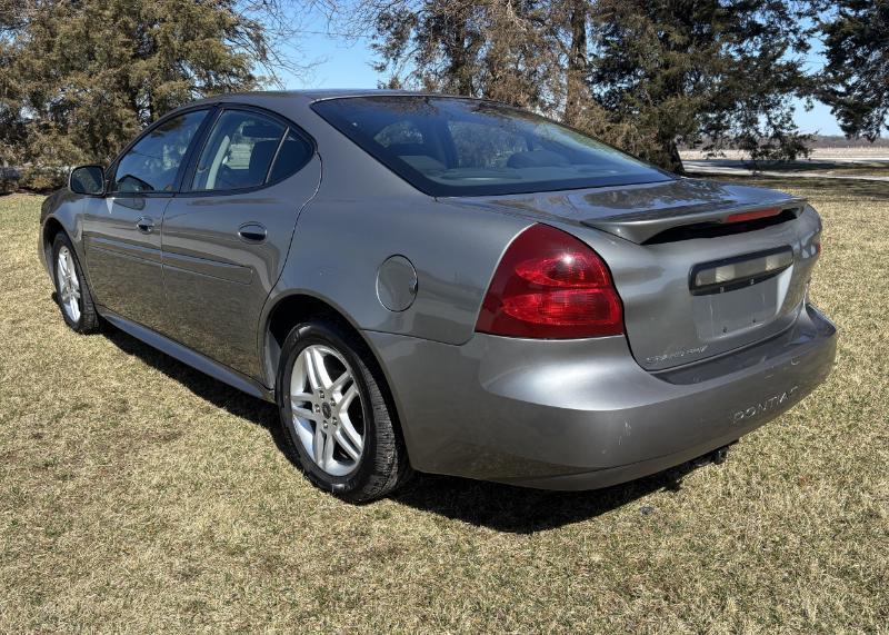 Pontiac Grand Prix Sedan 2007