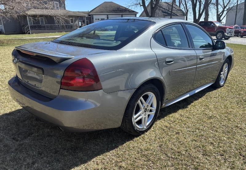 Pontiac Grand Prix Sedan 2007
