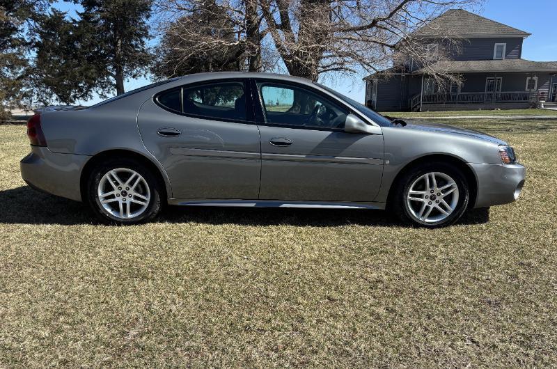 Pontiac Grand Prix Sedan 2007