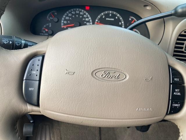 Ford F-150 Lariat SuperCrew 4WD 2001