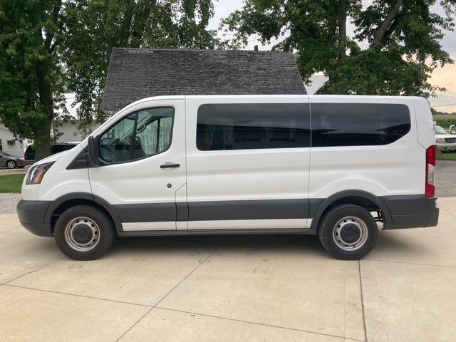 Ford Transit 150 Wagon Low Roof XL 60/40 Pass. 130-in. WB 2017