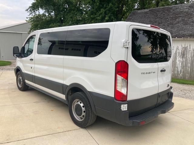 Ford Transit 150 Wagon Low Roof XL 60/40 Pass. 130-in. WB 2017