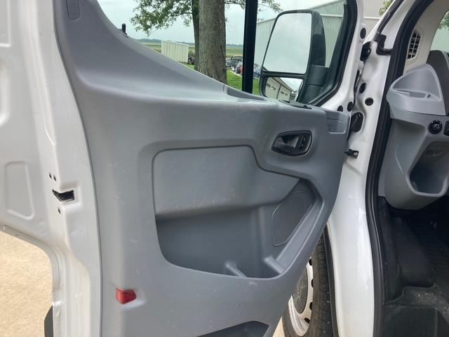 Ford Transit 150 Wagon Low Roof XL 60/40 Pass. 130-in. WB 2017