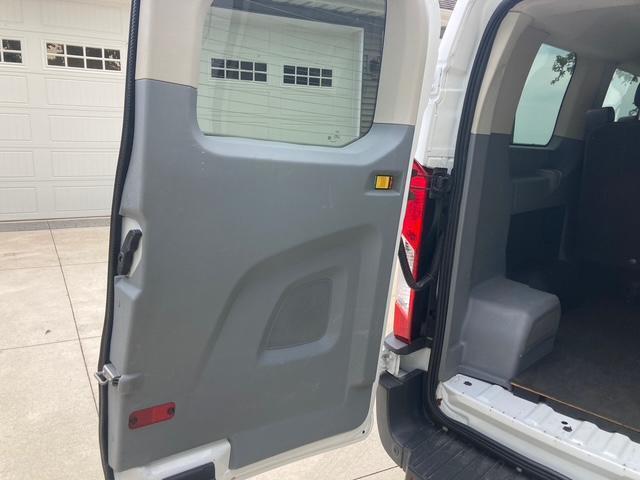 Ford Transit 150 Wagon Low Roof XL 60/40 Pass. 130-in. WB 2017