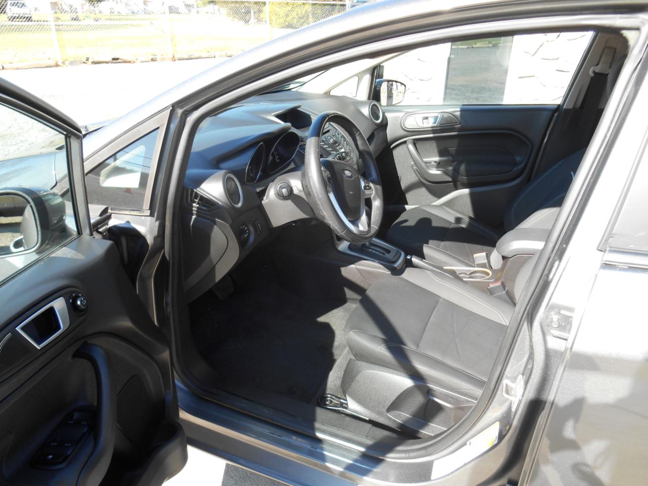 Ford Fiesta SE Sedan 2014