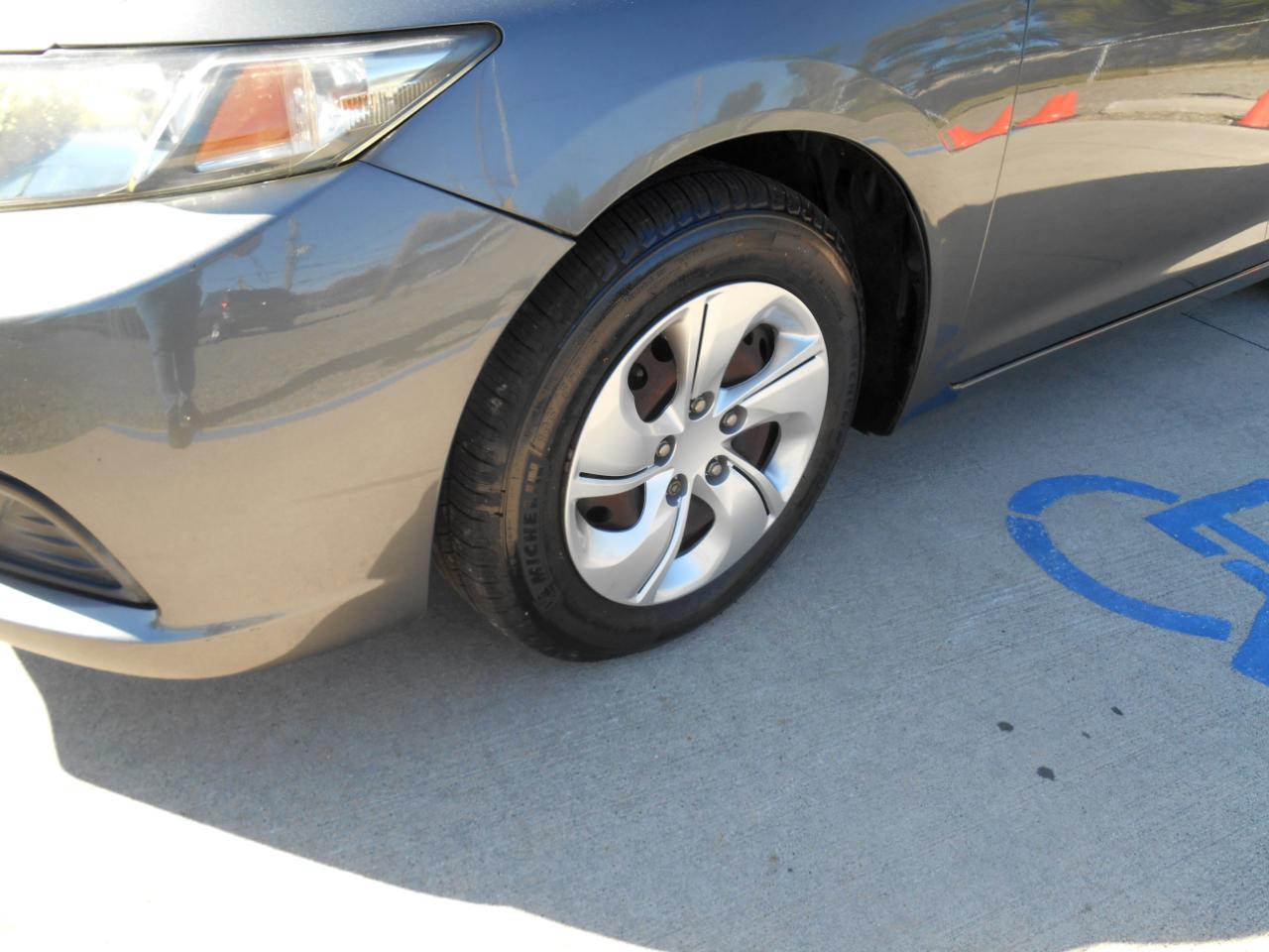 Honda Civic LX Sedan 5-Speed AT 2013