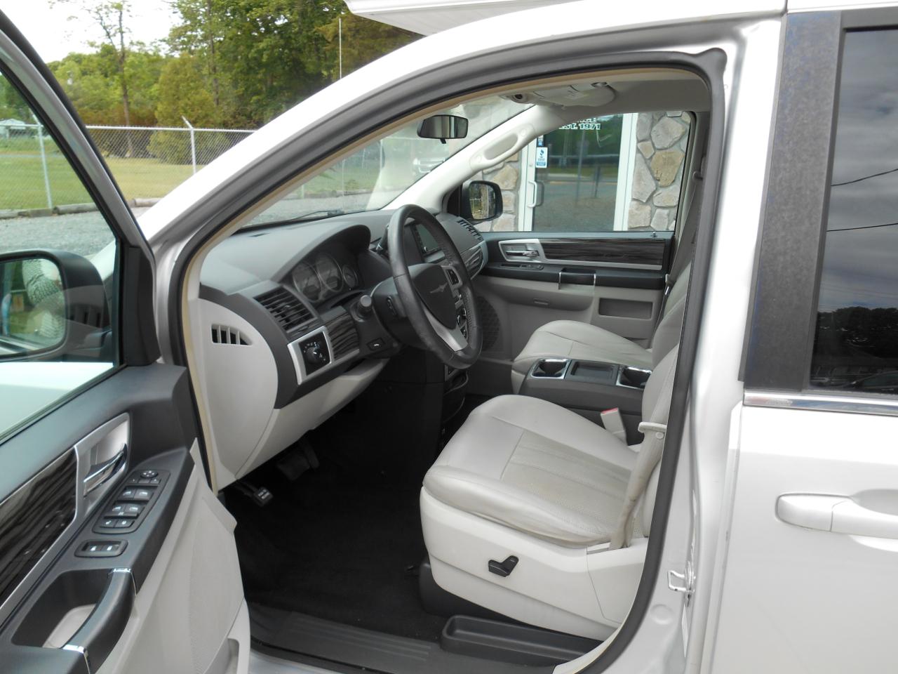 Chrysler Town & Country Touring 2010