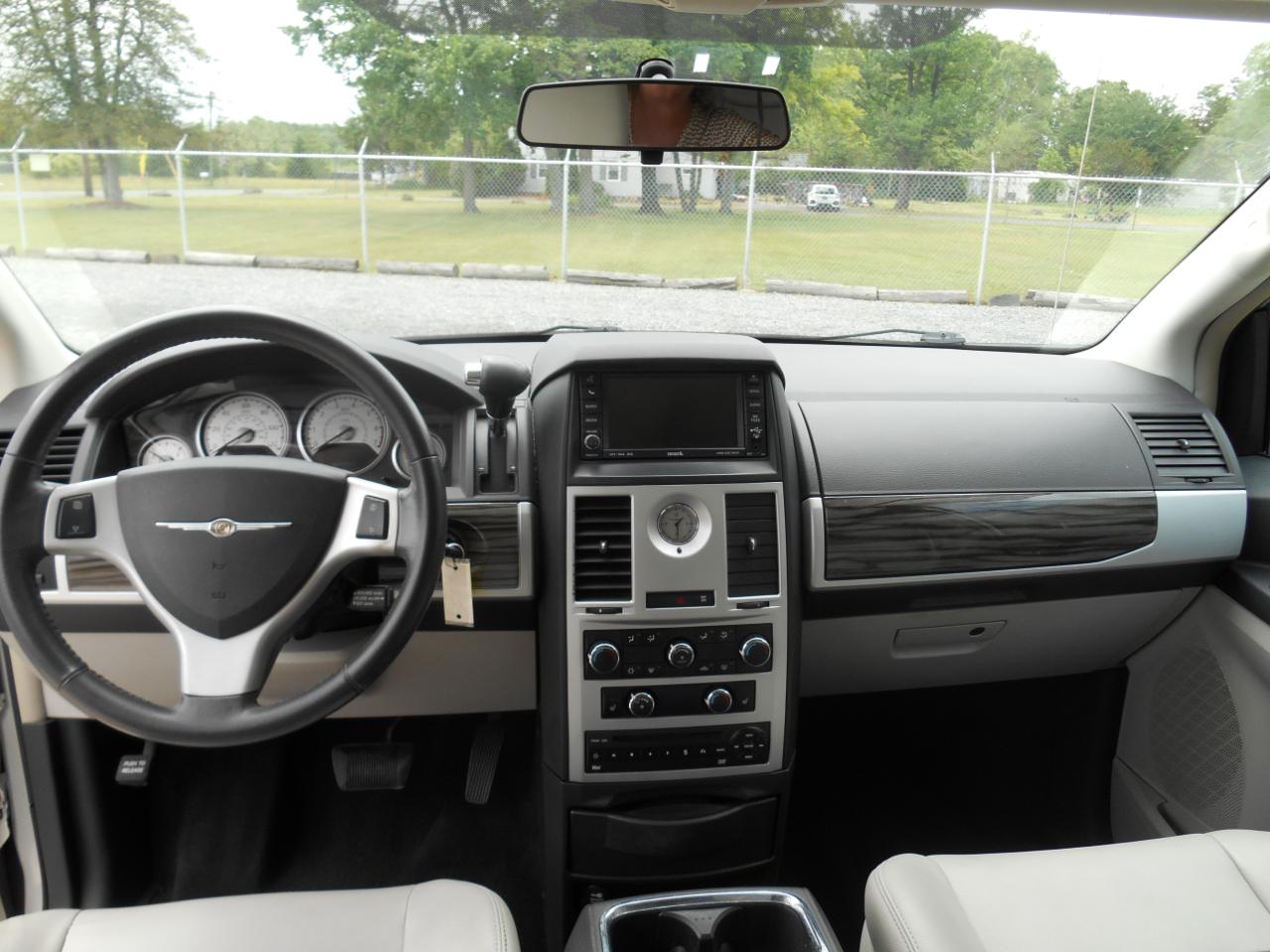 Chrysler Town & Country Touring 2010