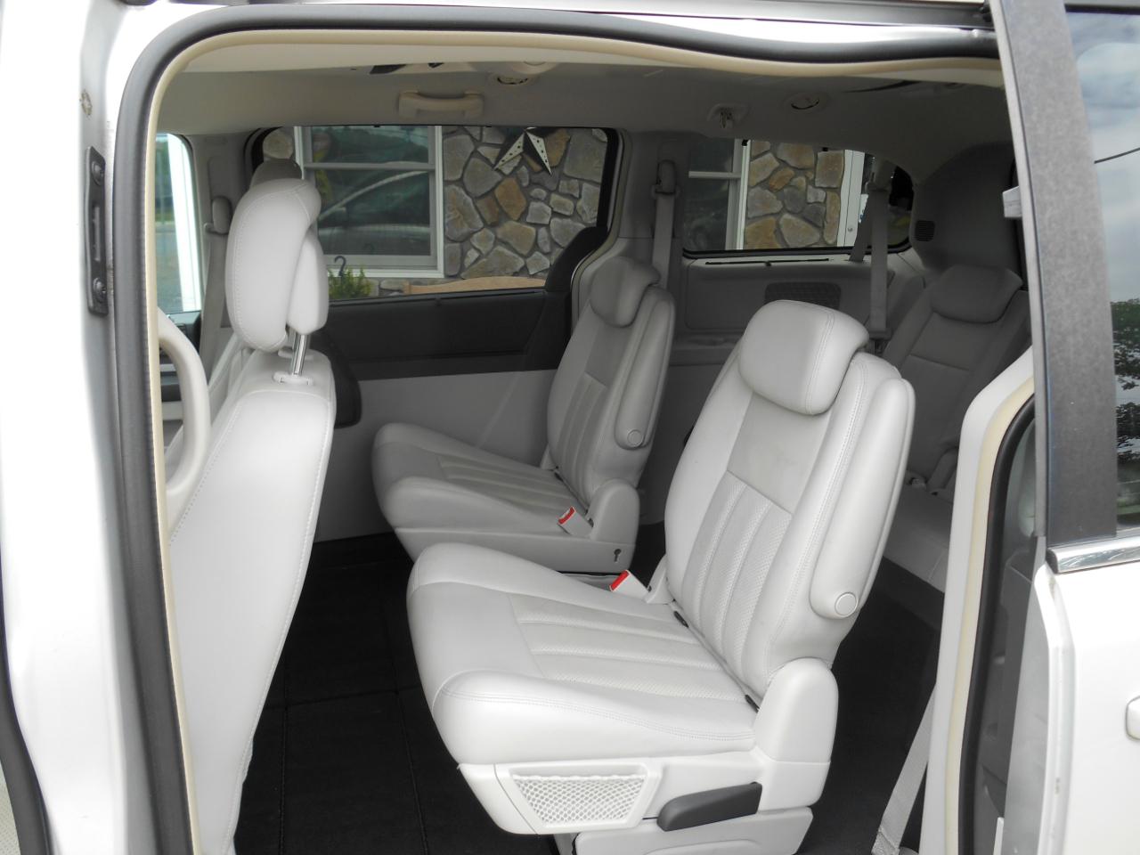 Chrysler Town & Country Touring 2010