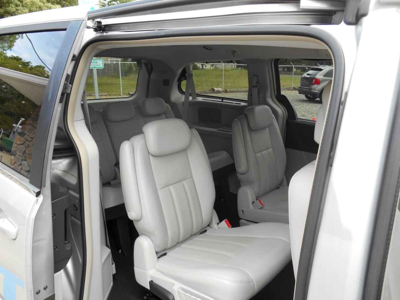 Chrysler Town & Country Touring 2010