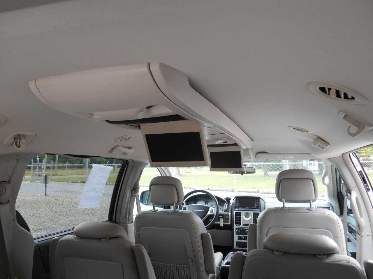 Chrysler Town & Country Touring 2010