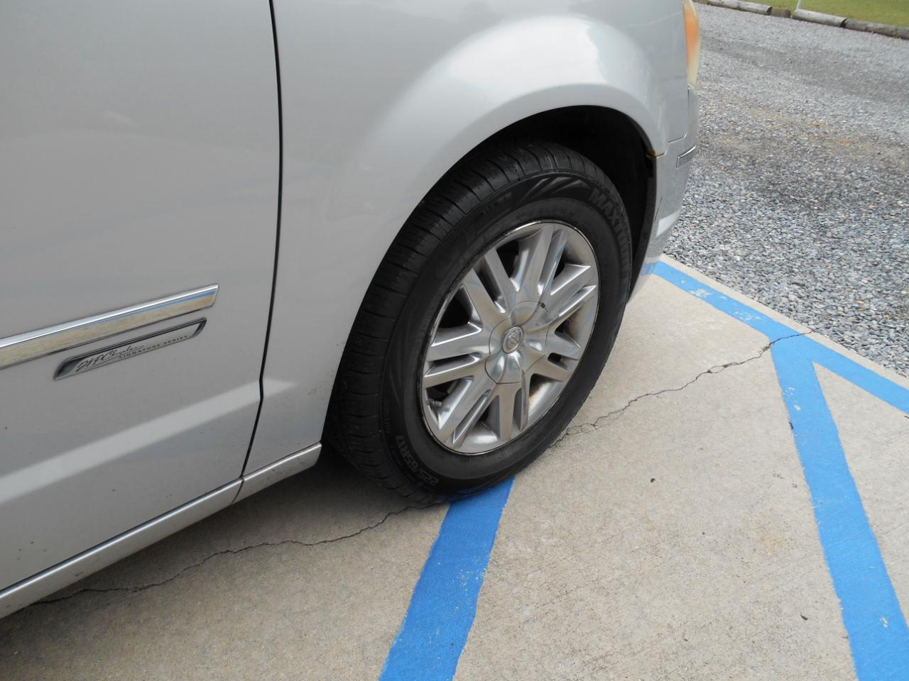 Chrysler Town & Country Touring 2010
