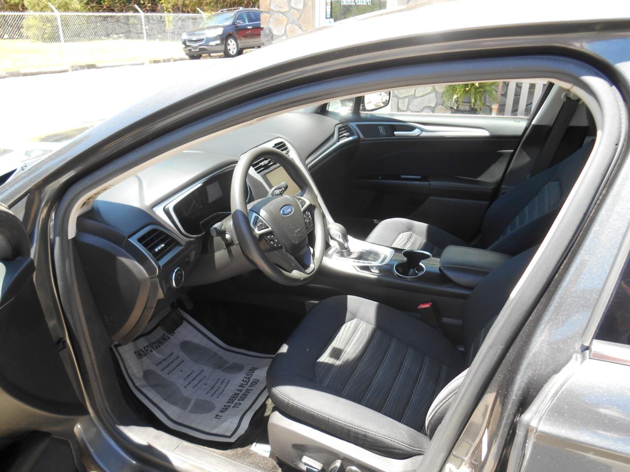 Ford Fusion SE 2016