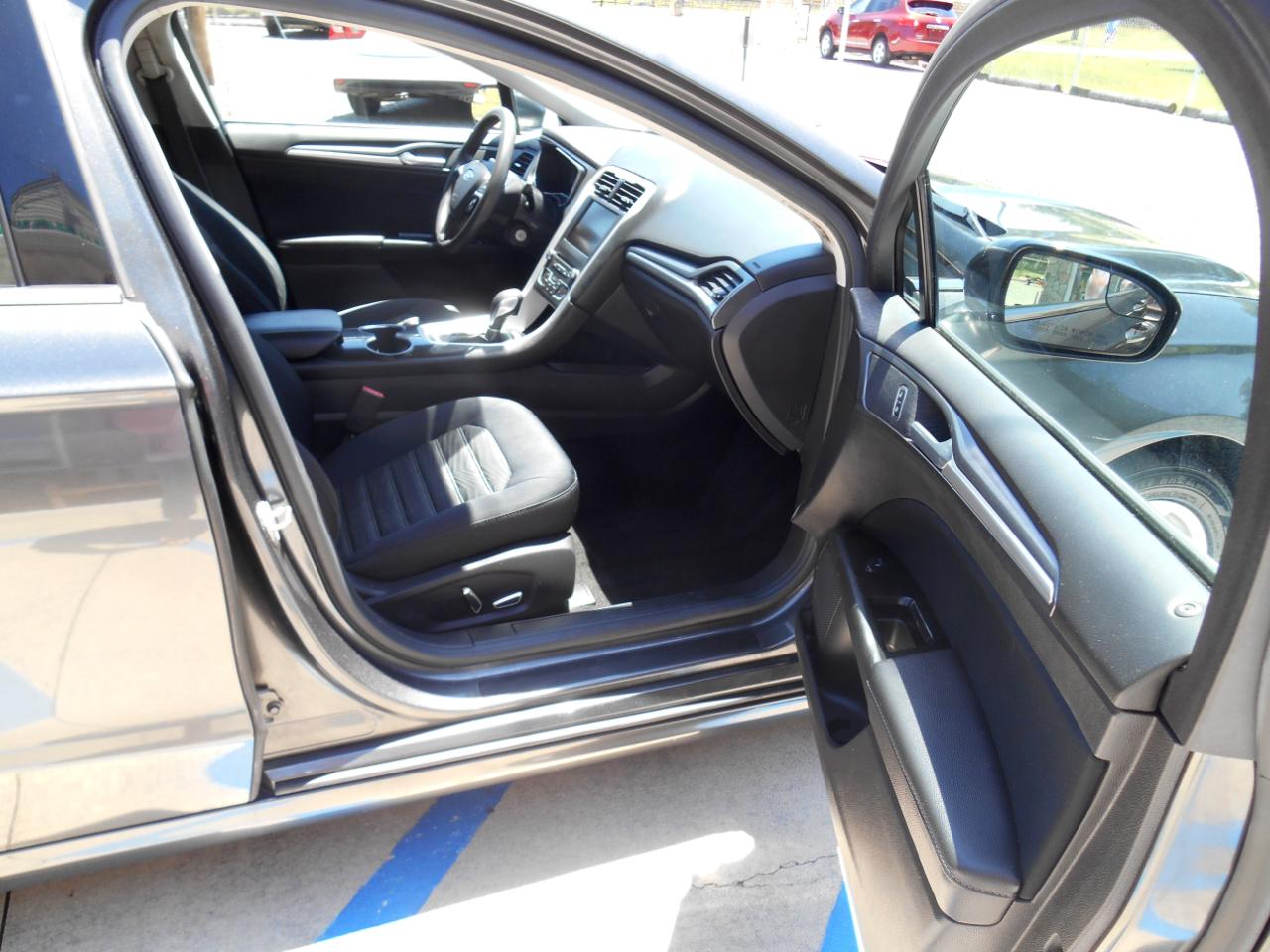 Ford Fusion SE 2016