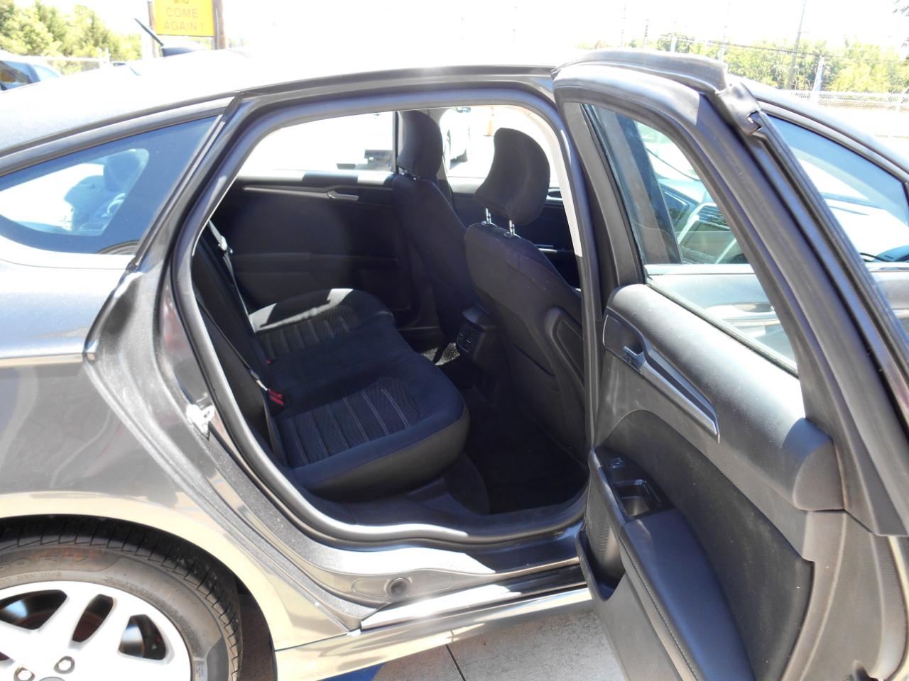 Ford Fusion SE 2016