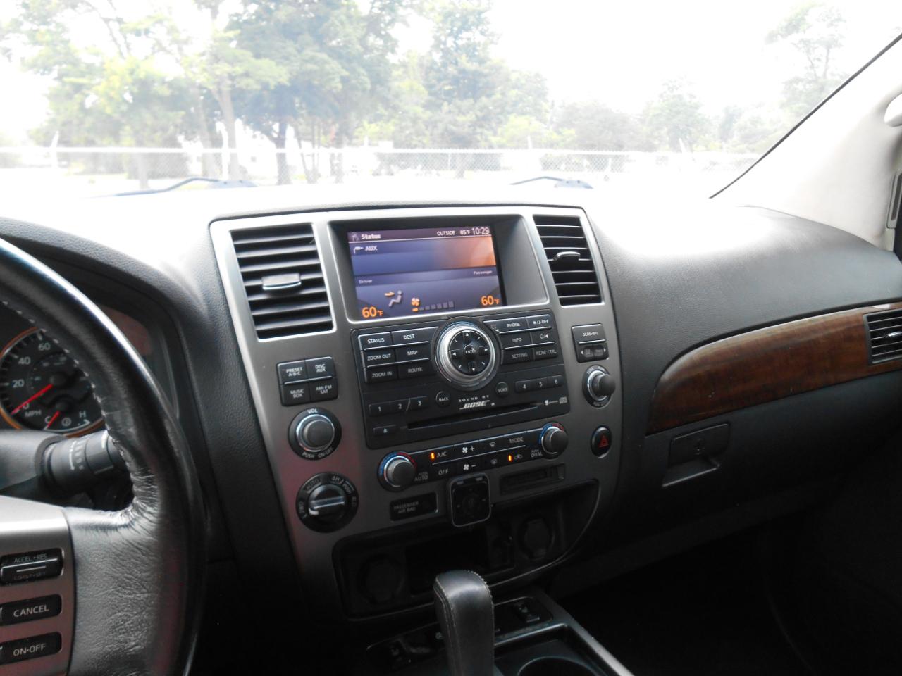 Nissan Armada Platinum 4WD 2011