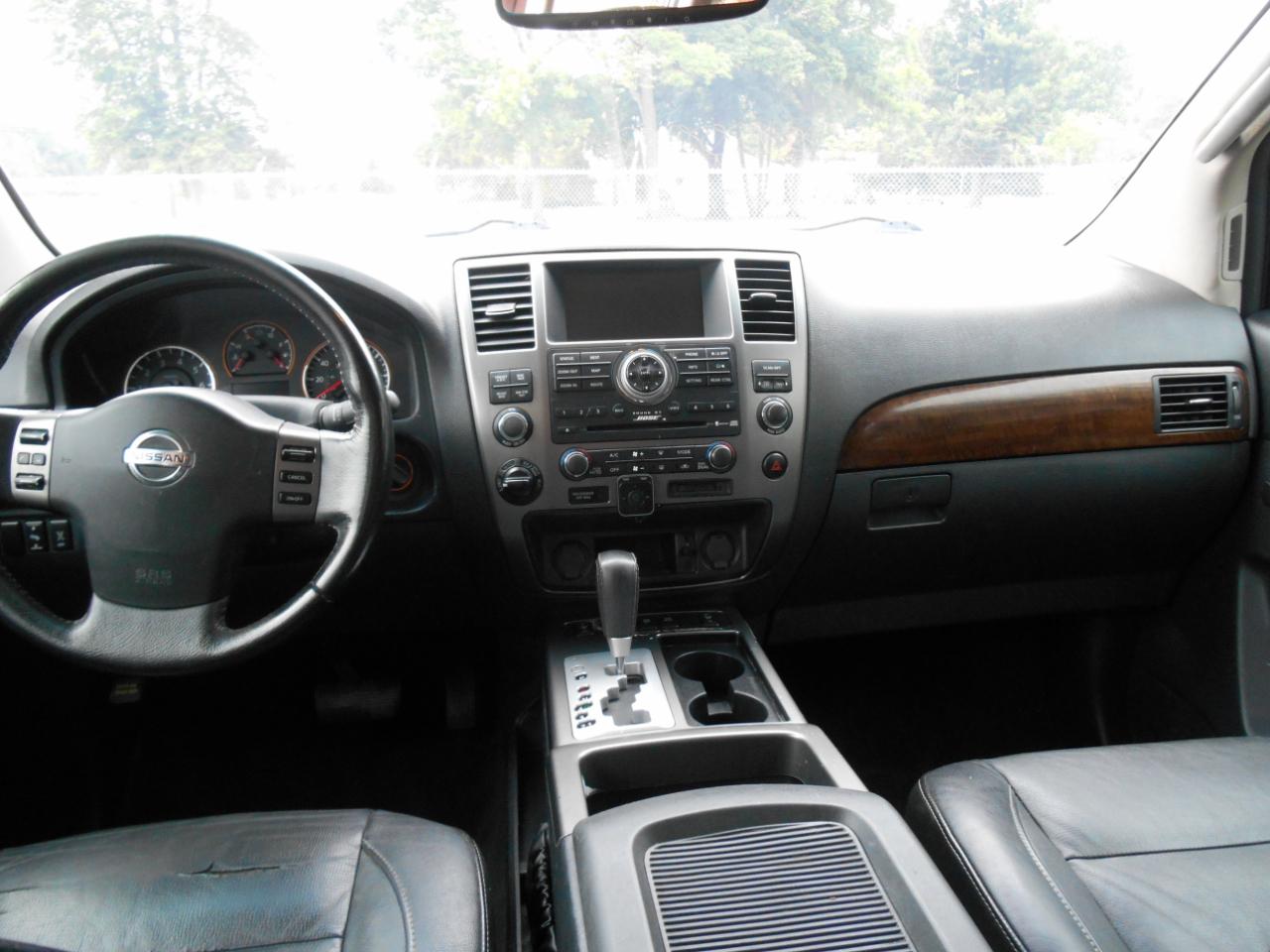 Nissan Armada Platinum 4WD 2011