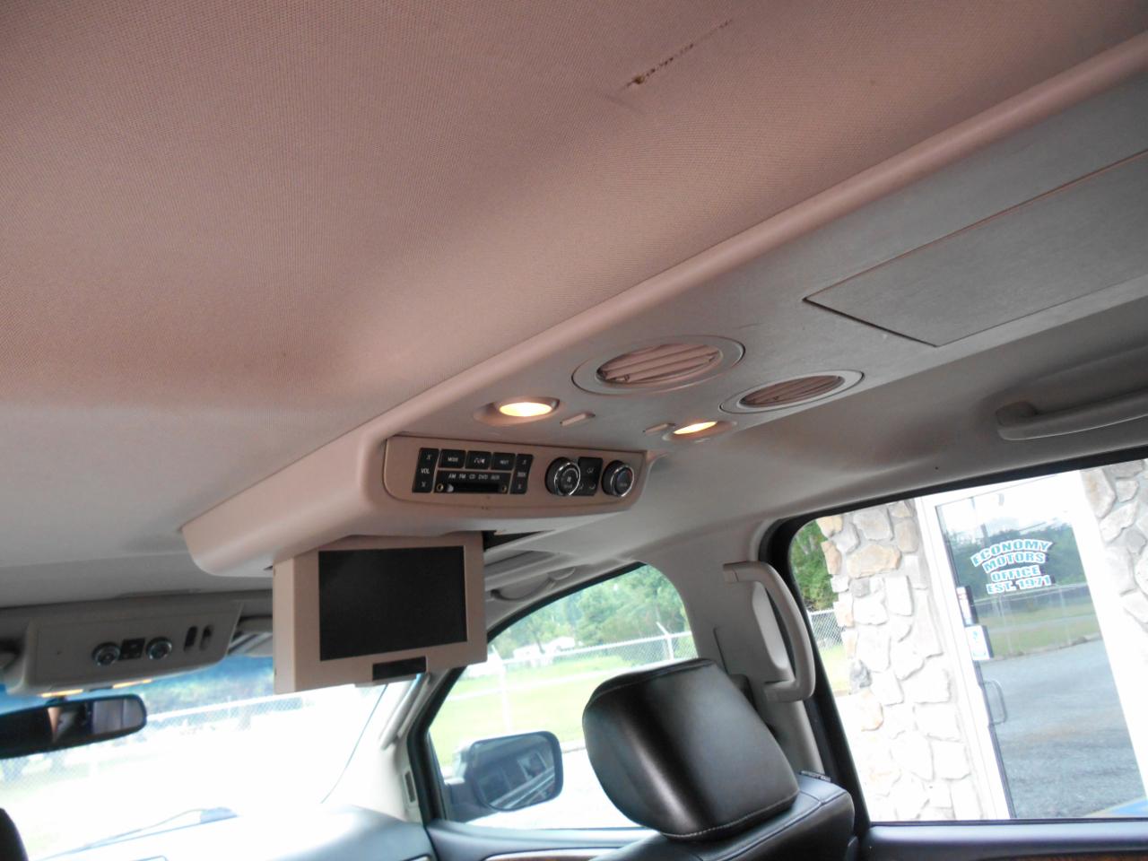 Nissan Armada Platinum 4WD 2011