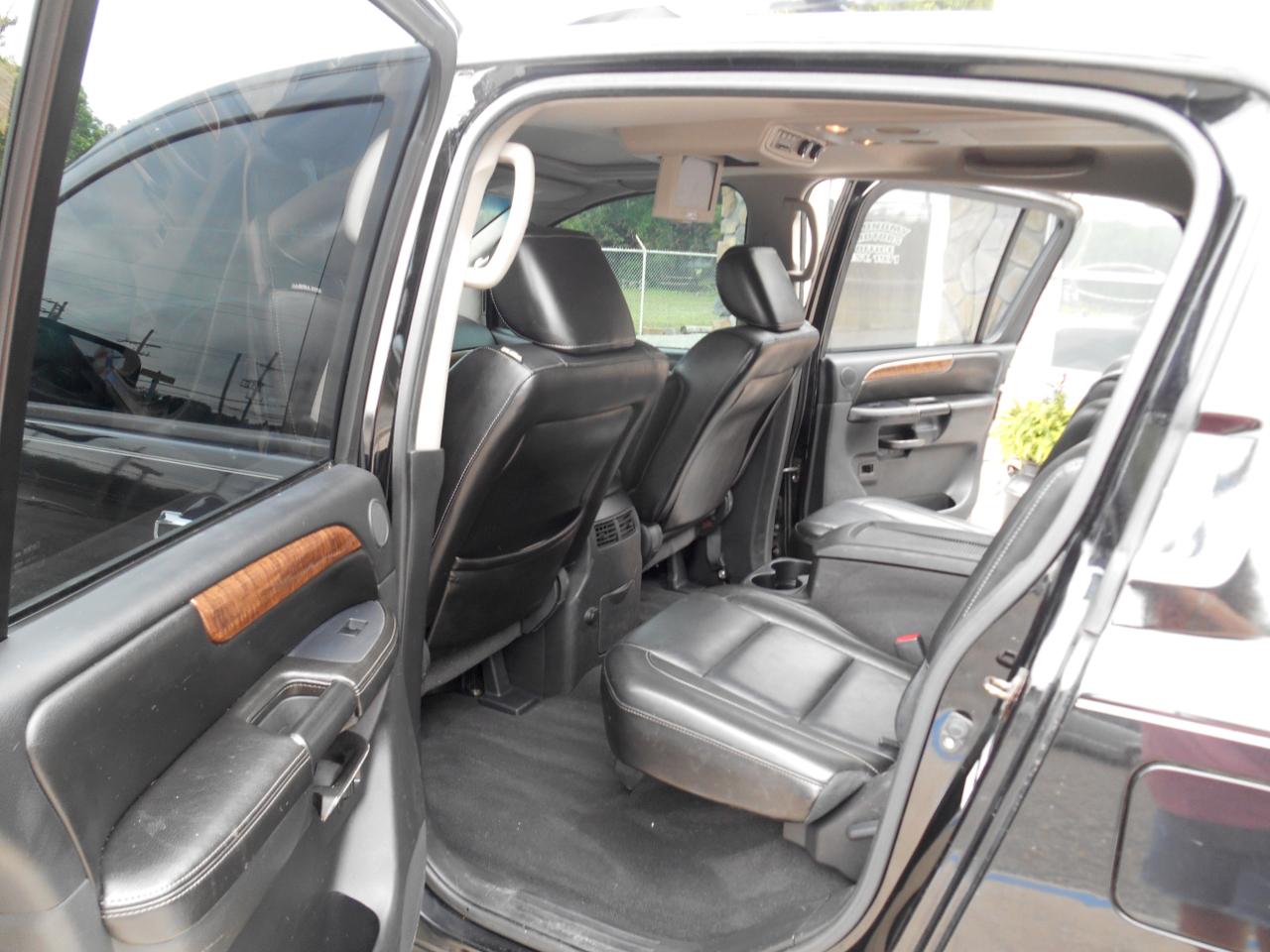Nissan Armada Platinum 4WD 2011