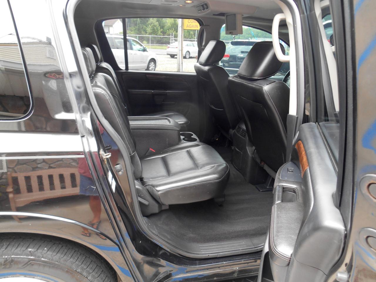Nissan Armada Platinum 4WD 2011