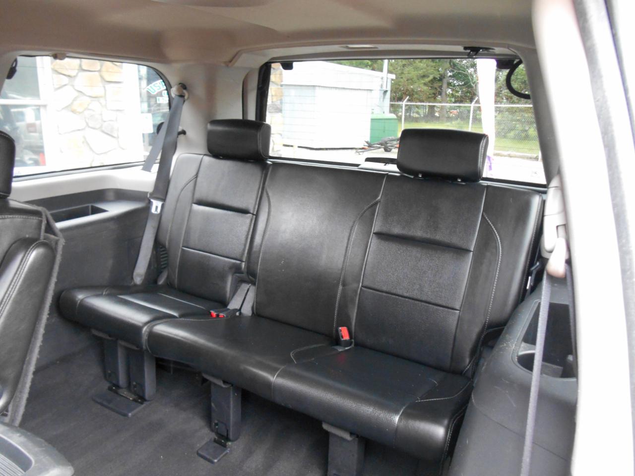 Nissan Armada Platinum 4WD 2011