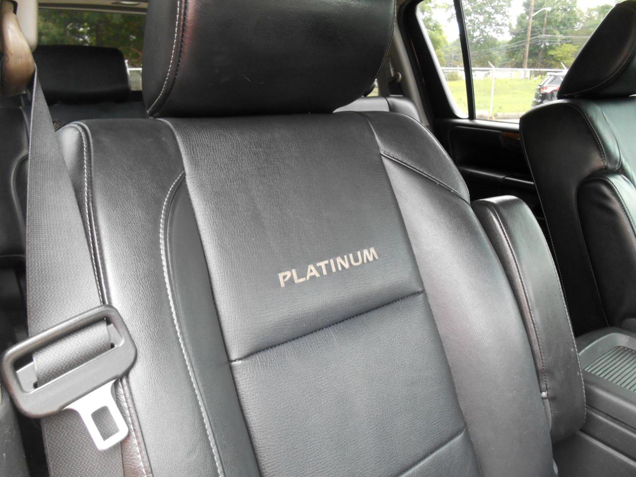 Nissan Armada Platinum 4WD 2011