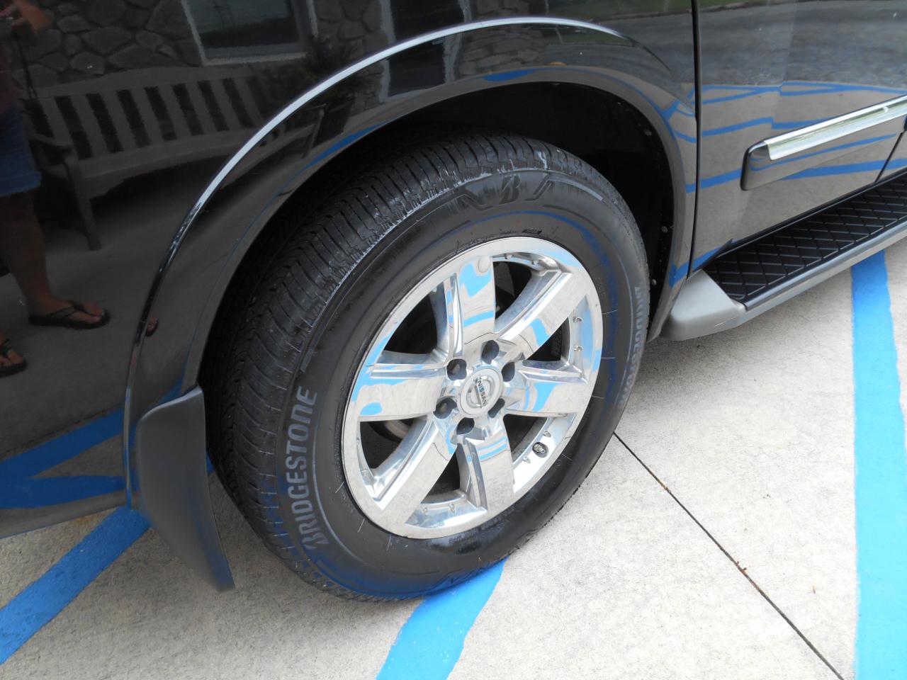 Nissan Armada Platinum 4WD 2011