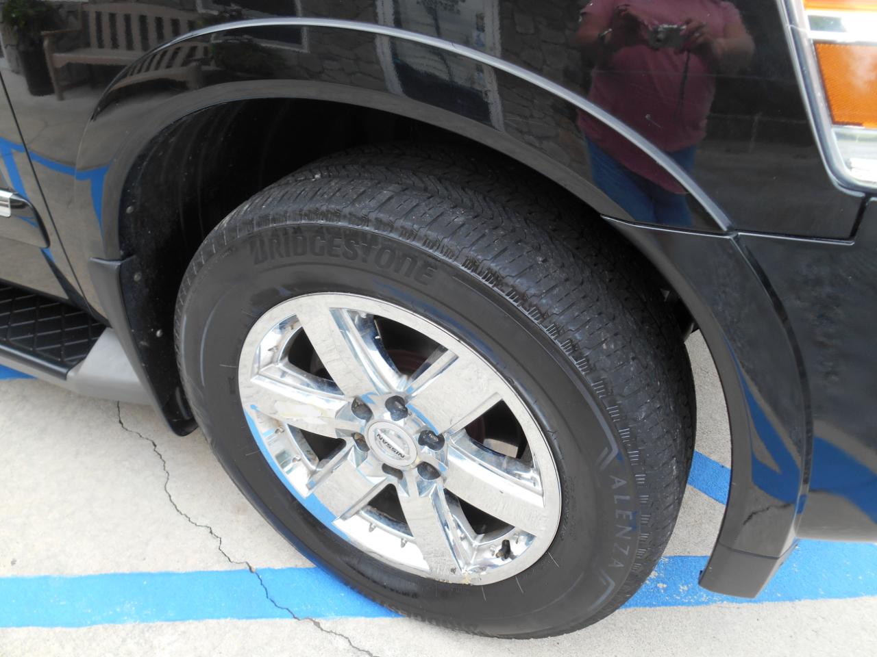 Nissan Armada Platinum 4WD 2011
