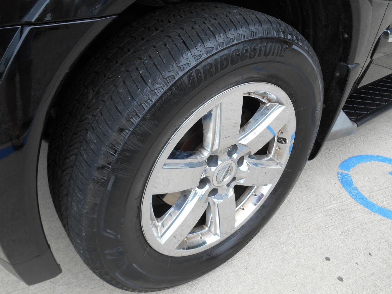 Nissan Armada Platinum 4WD 2011