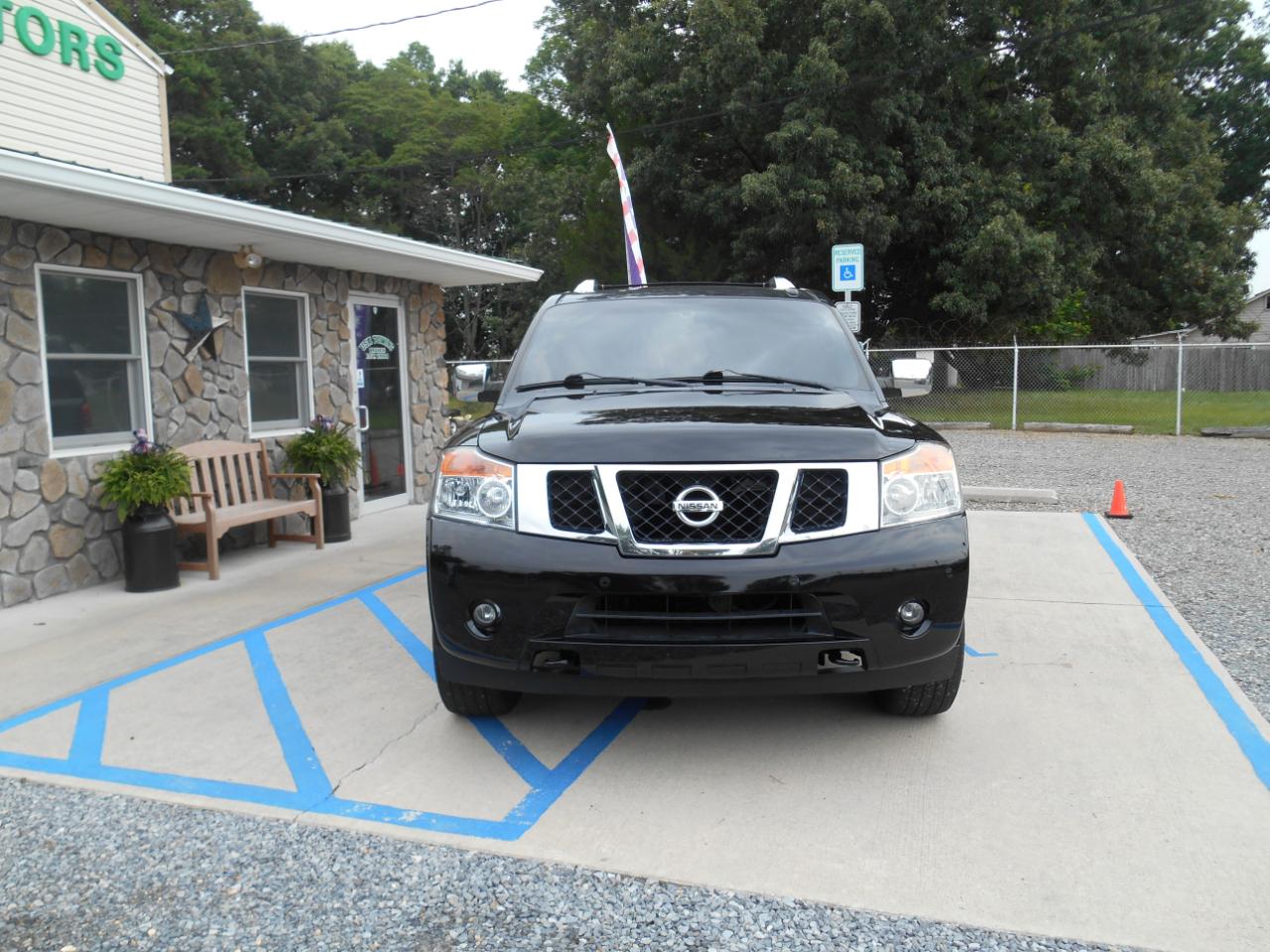 Nissan Armada Platinum 4WD 2011