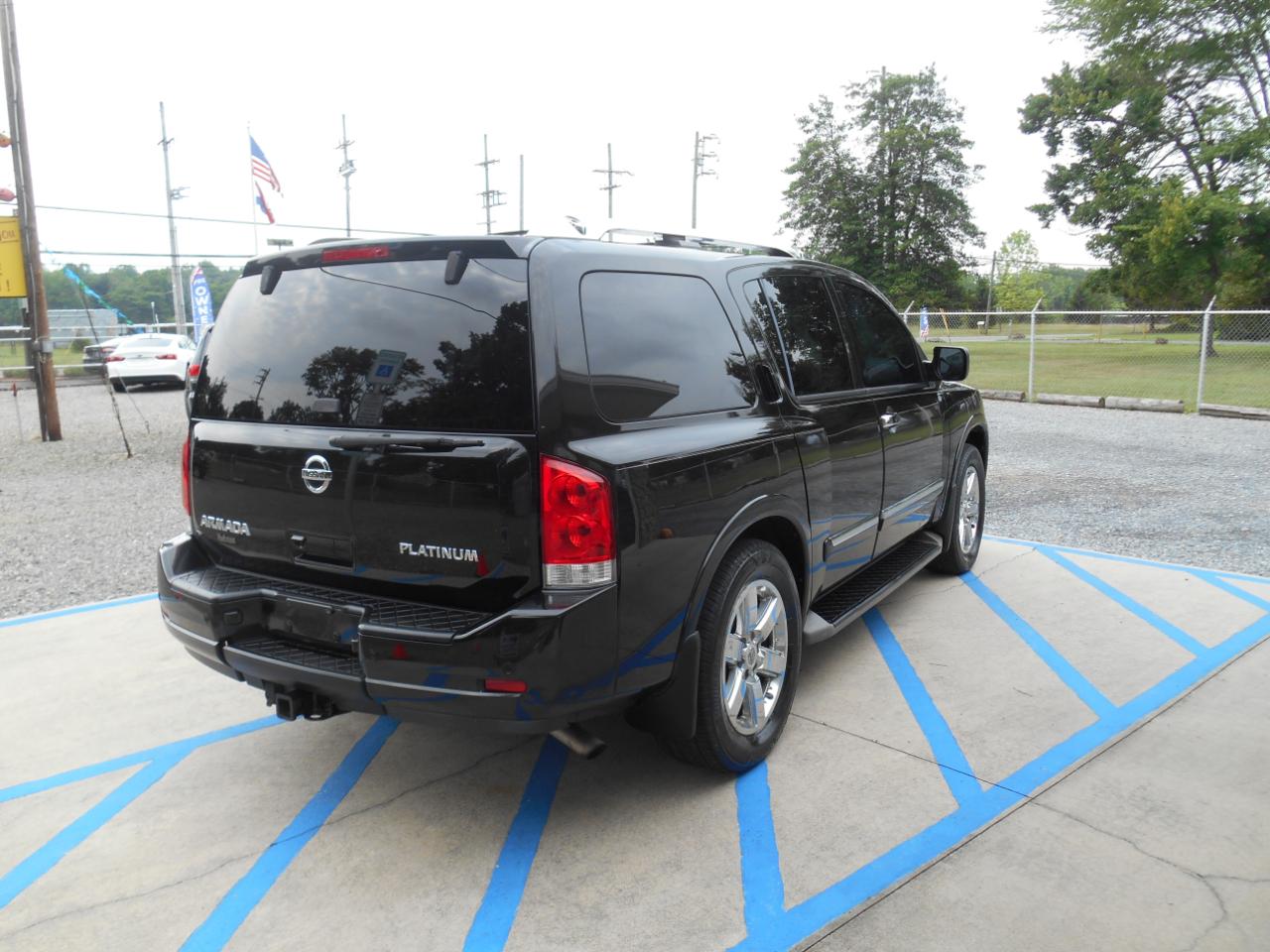 Nissan Armada Platinum 4WD 2011