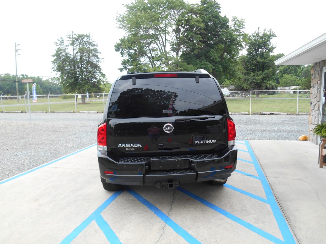 Nissan Armada Platinum 4WD 2011