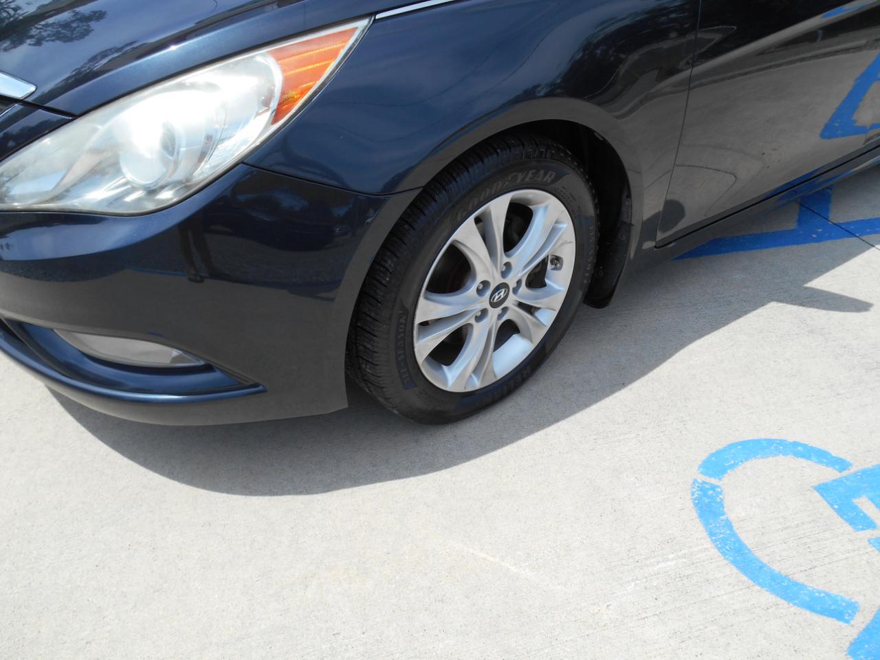 Hyundai Sonata Limited Auto 2011