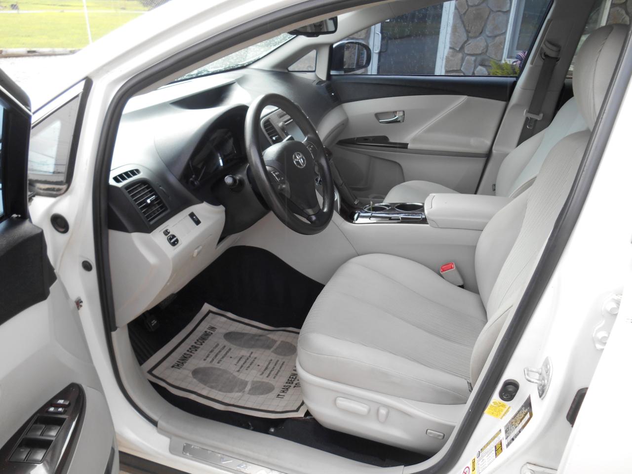 Toyota Venza LE I4 AWD 2012