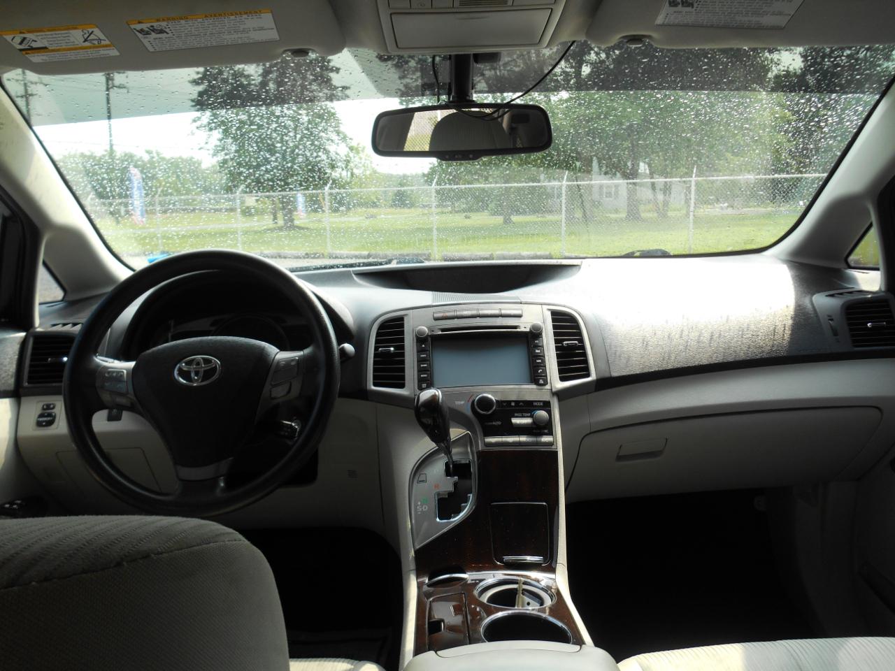 Toyota Venza LE I4 AWD 2012