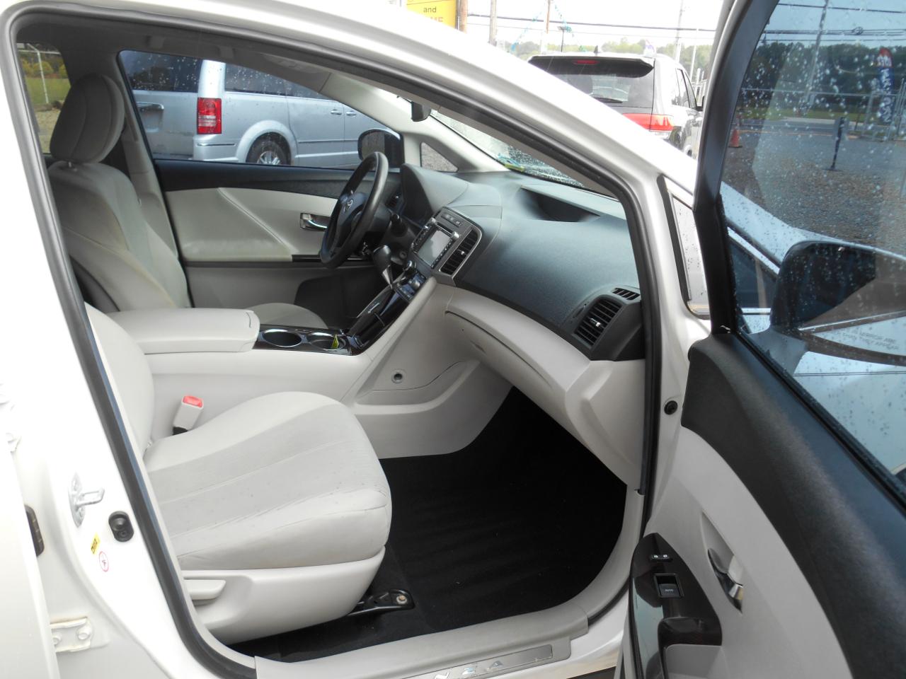 Toyota Venza LE I4 AWD 2012