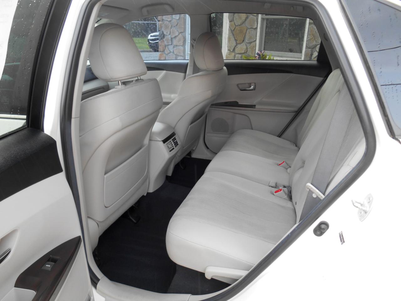 Toyota Venza LE I4 AWD 2012