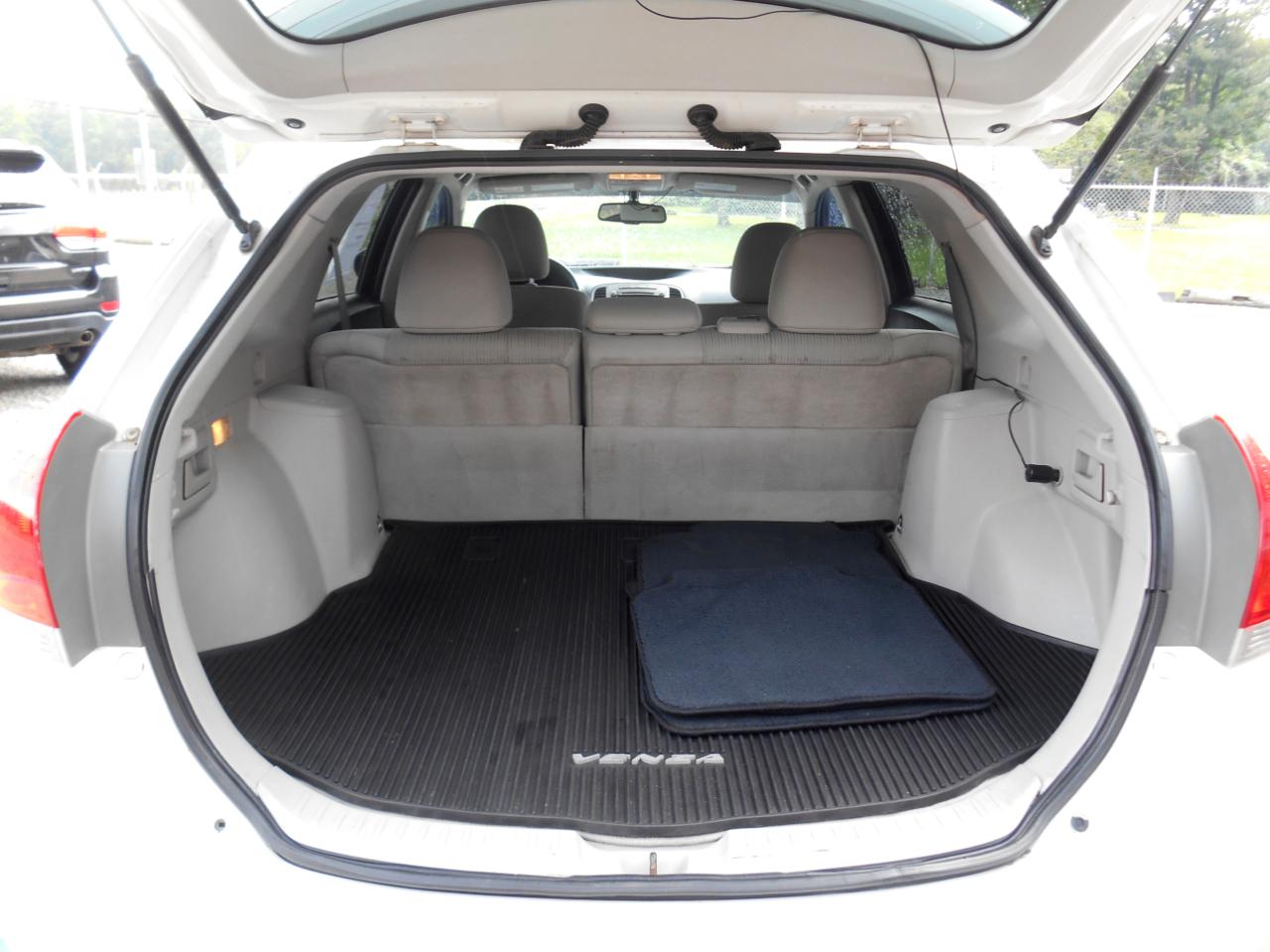 Toyota Venza LE I4 AWD 2012