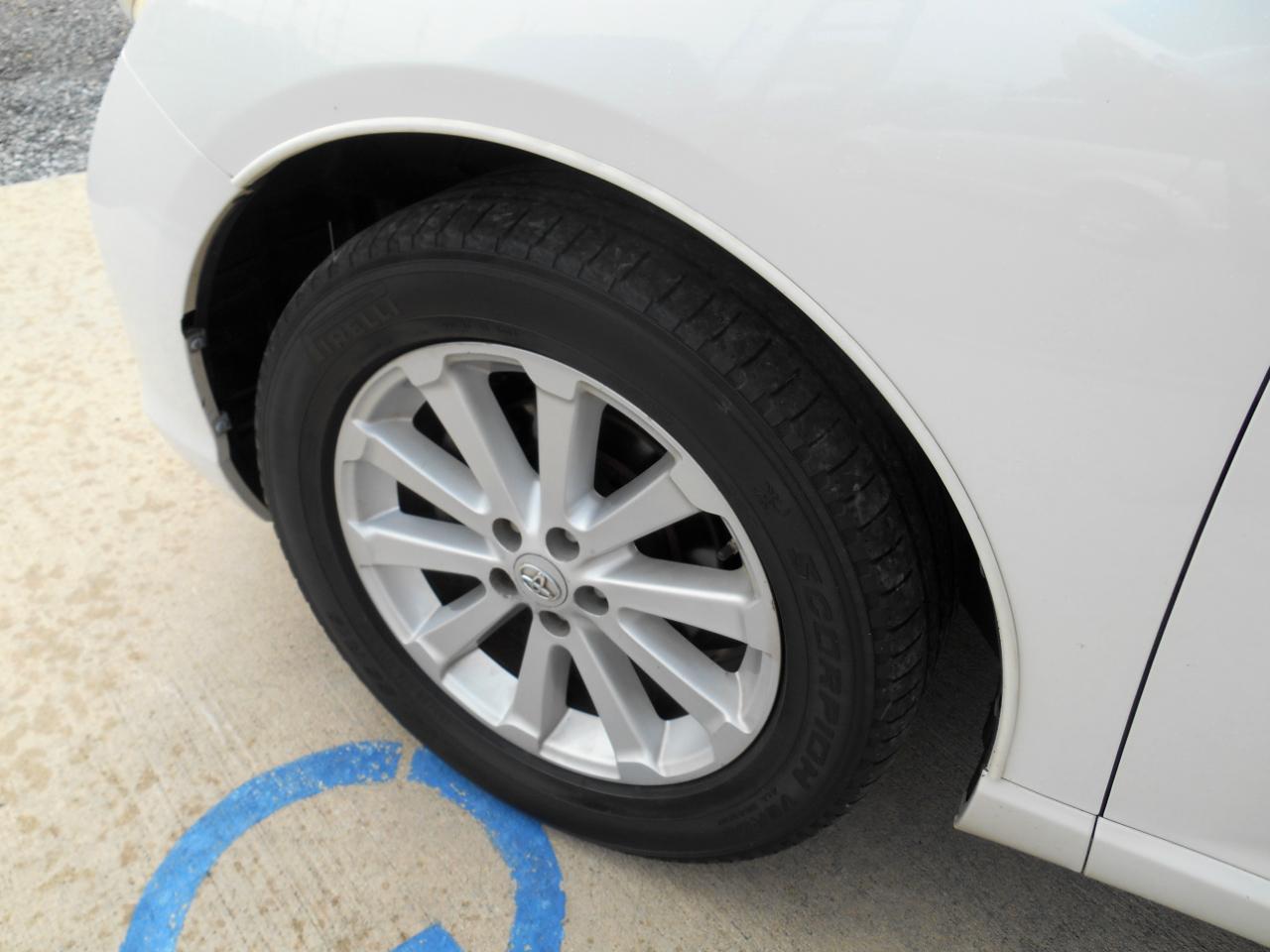 Toyota Venza LE I4 AWD 2012