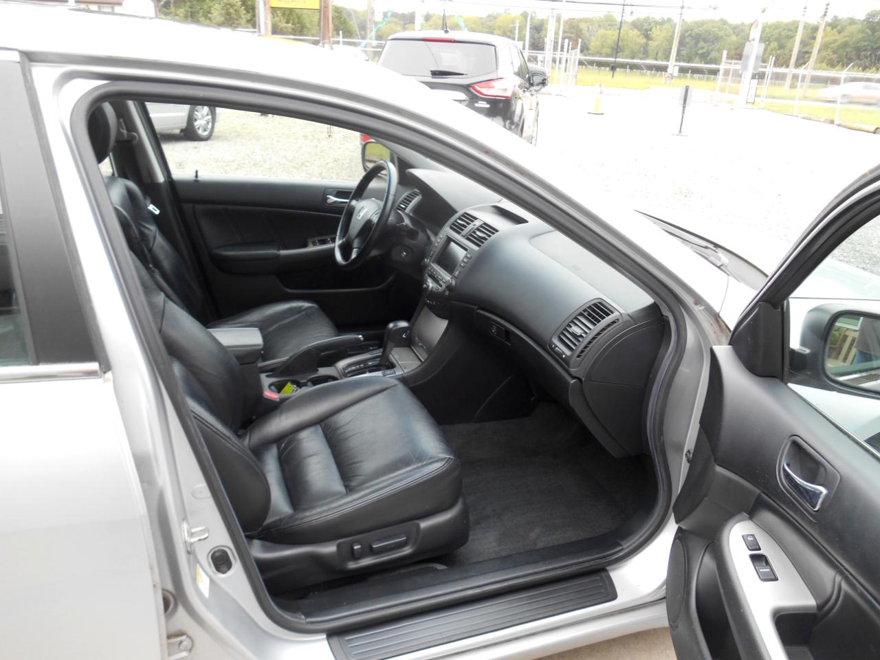 Honda Accord EX V-6 Sedan AT w/ Nav System/ XM Radio 2006