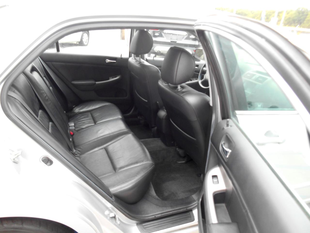 Honda Accord EX V-6 Sedan AT w/ Nav System/ XM Radio 2006