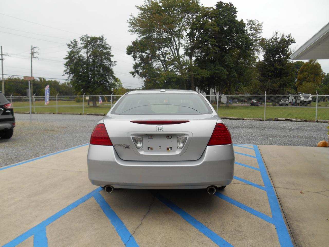 Honda Accord EX V-6 Sedan AT w/ Nav System/ XM Radio 2006