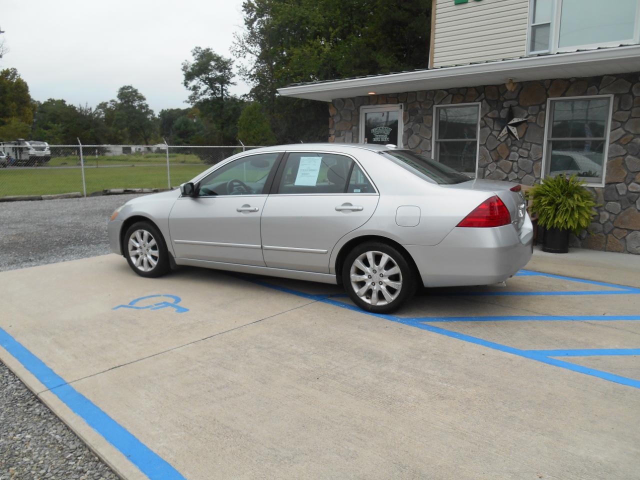 Honda Accord EX V-6 Sedan AT w/ Nav System/ XM Radio 2006