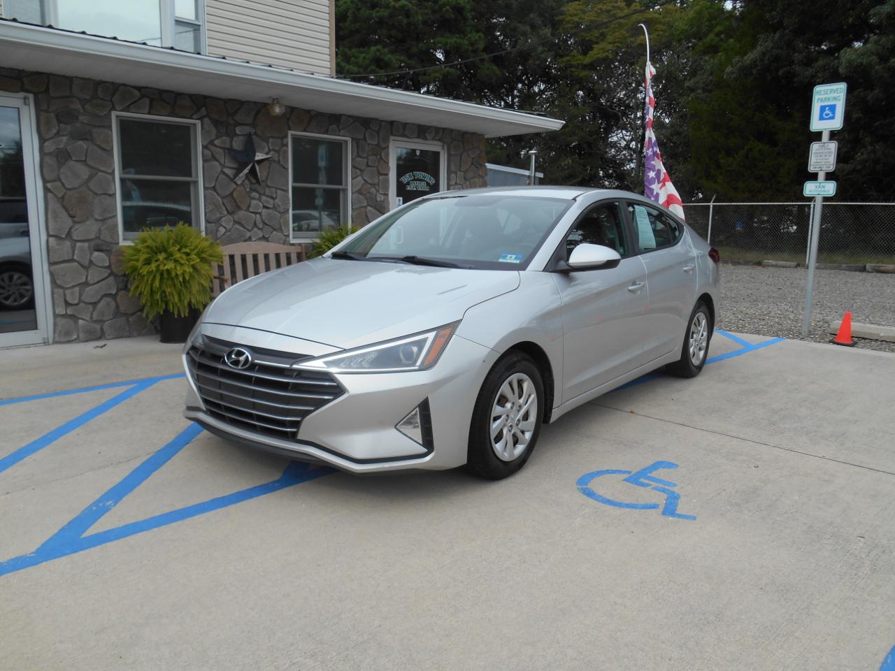 Hyundai Elantra SE 6AT 2019