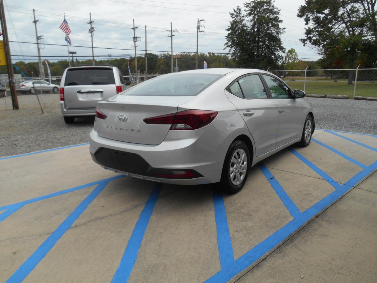 Hyundai Elantra SE 6AT 2019