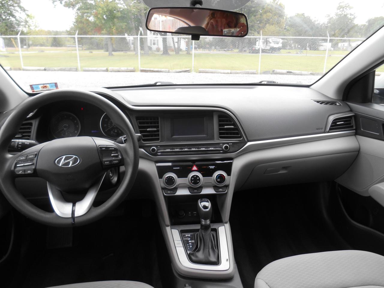 Hyundai Elantra SE 6AT 2019