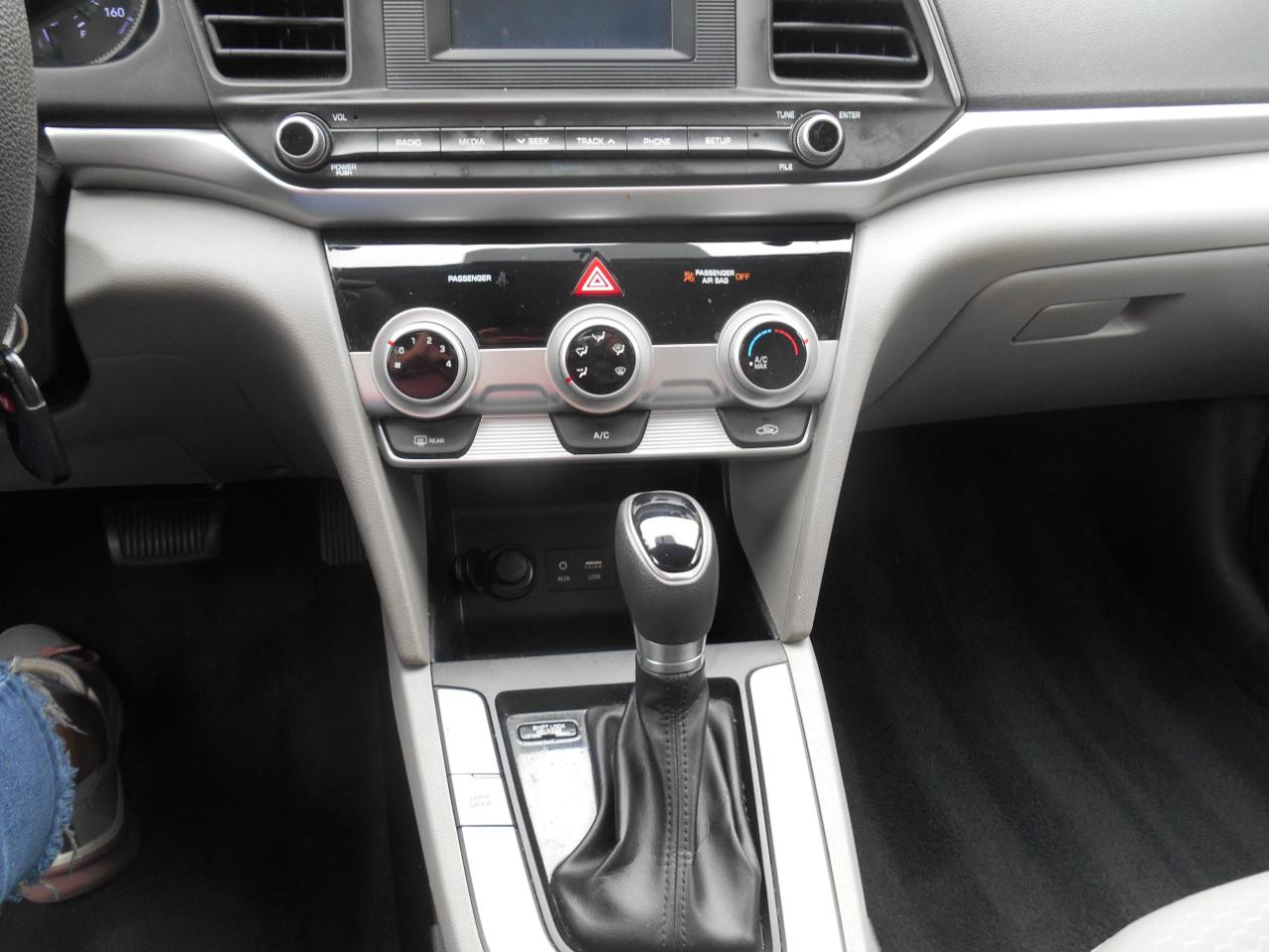Hyundai Elantra SE 6AT 2019